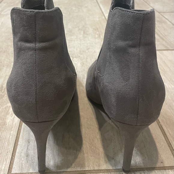 Grey suede ankle boots - Picture 3 of 6